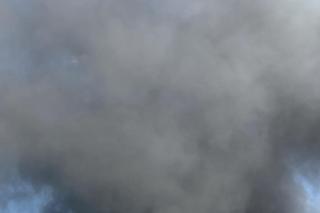 Czarny dym nad Zabrzem. Strażacy walczą z pożarem na Zaborzu