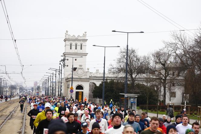 Bieg na Piątkę 2024, Warszawa - zdjęcia. Biegłeś? Szukaj się w galerii!