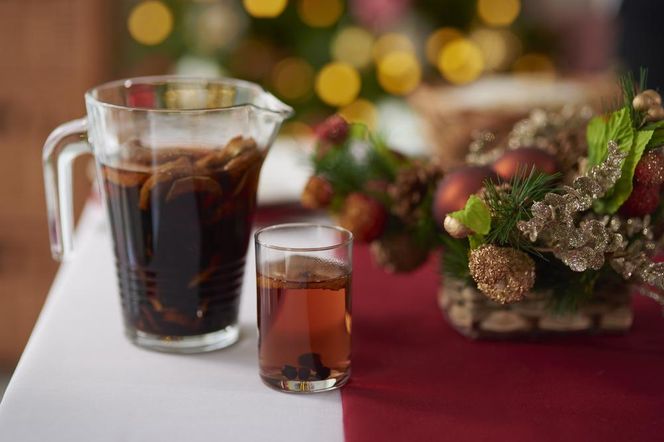 Kompot z suszu gotowy w zaledwie 15 minut. Zrób spokojnie makijaż i pomaluj paznokcie, on zrobi się sam