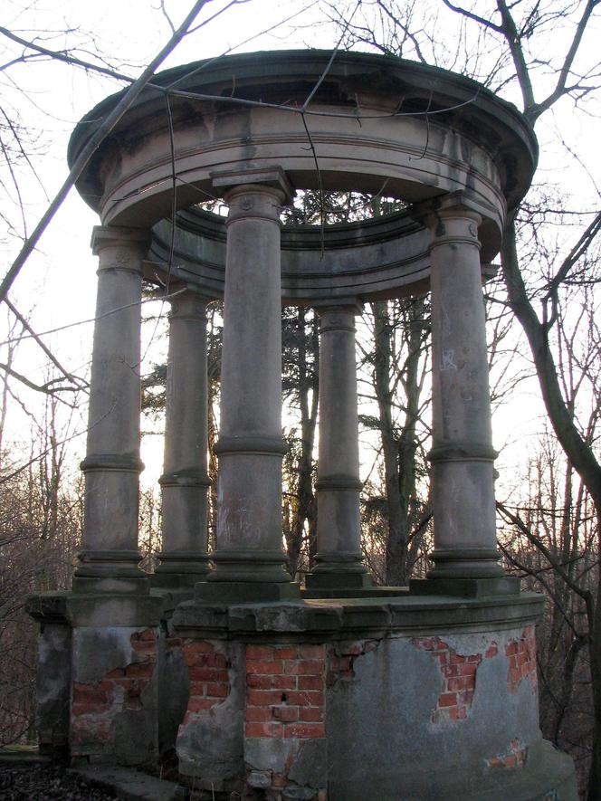 Chwalimierz. Ruina pałacu Georga von Kramsta