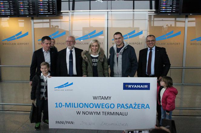 10-milionowa pasażerka nowego terminalu była bardzo zaskoczona powitaniem