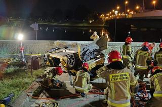 Tragiczny wypadek przy moście Dębnickim w Krakowie. Nie żyje czterech młodych mężczyzn