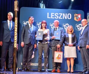 Wręczono Leszczyńskie Laury Oświaty. Zdolnym uczniom ze szkół w Lesznie