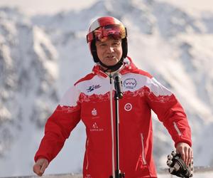 Prezydent Andrzej Duda na nartach w Zakopanem. Tak rozgrzewał się przed białymi wojażami [ZDJĘCIA]