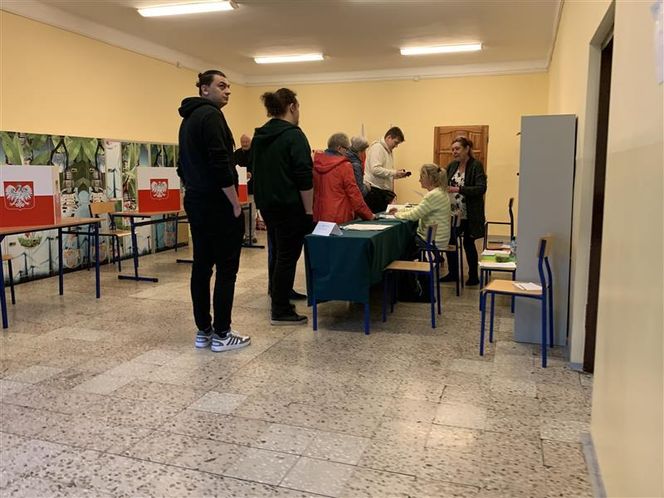 Komisje wyborcze w SP 42 w Sosnowcu