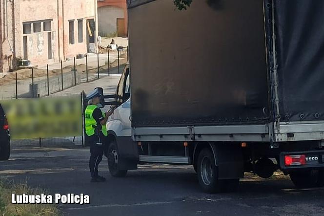 Policjanci z dronem polowali na kierowców w Nowogrodzie Bobrzańskim