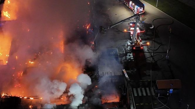 Gigantyczny pożar sklepu w Grodzisku Mazowieckim