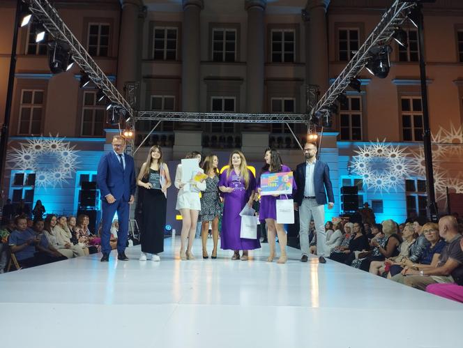 RADOM FASHION SHOW