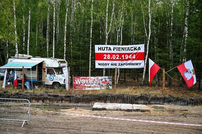 Tłumy z całej Polski na Podkarpaciu. W niedzielę odsłonięto kontrowersyjny pomnik