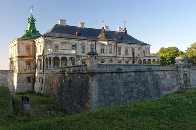 Zamek Koniecpolskich-Rzewuskich w Podhorcach na Ukrainie