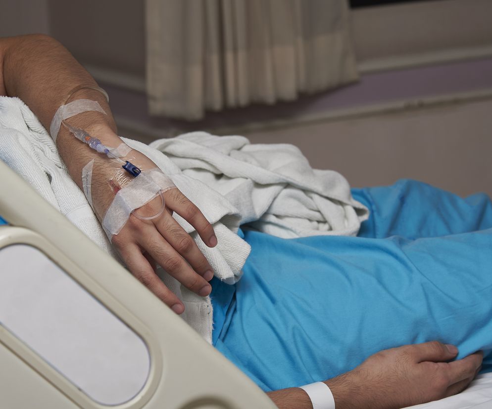 Zaczyna się od zatrucia, kończy paraliżem. Kraj ogłasza stan zagrożenia zdrowia publicznego