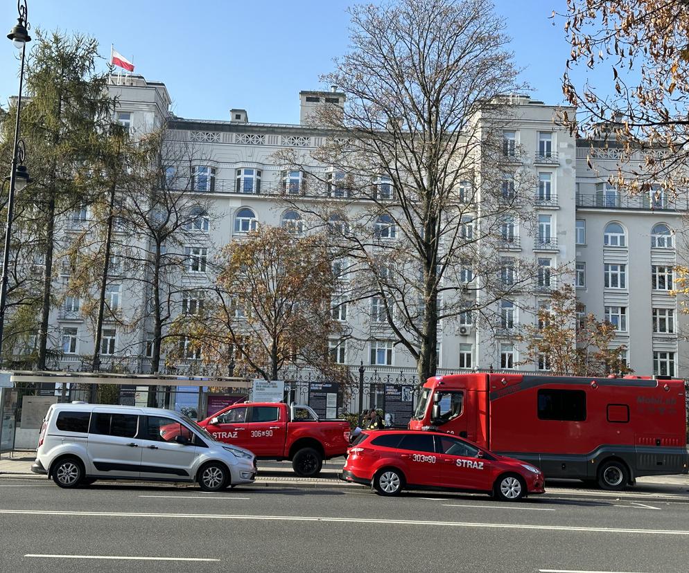 Warszawa. W Ministerstwie Sprawiedliwości znaleziono biały, tajemniczy proszek. Interwencja strażaków