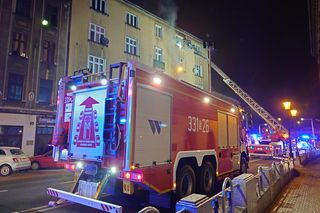 Groźny pożar w Bielsku-Białej. Sześć osób trafiło do szpitala, w tym troje dzieci