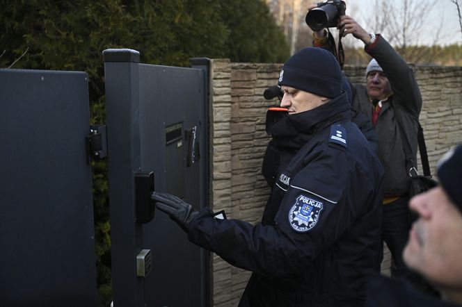 Policjanci pojawili o świcie przed domem Zbiginewa Ziobro w Jeruzalu (woj. łódzkie). Mieli doprowadzić go na przesłuchanie przed sejmową komisję śledczą ds. Pegasusa. Polityka nie było na miejscu