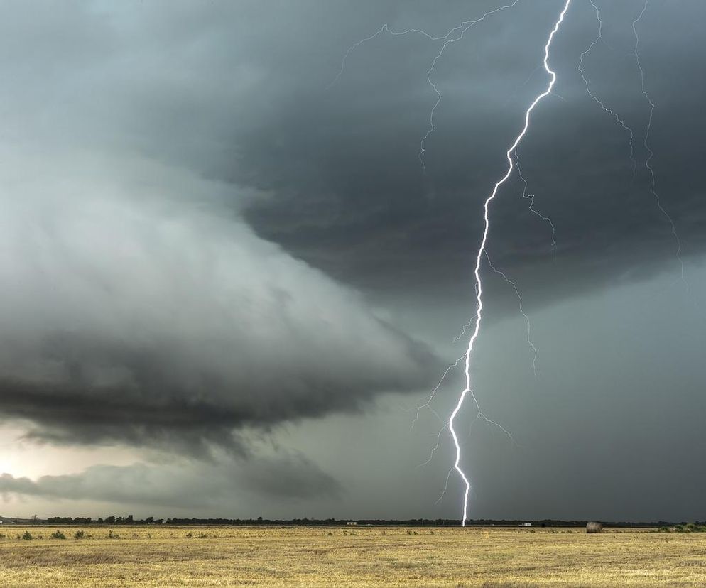 Pogodowy armagedon w Polsce w niedzielę. Pogoda szaleje