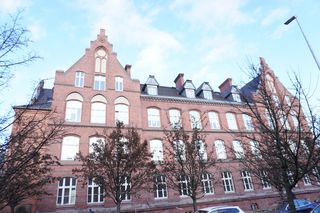 Budynek przy ul. Słowackiego z odnowioną elewacją