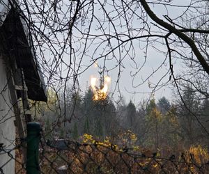 Słup ognia nad Krakowem. Potężny pożar gazu na popularnym osiedlu