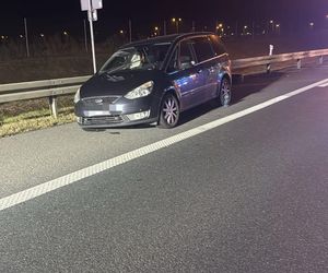 Kierowca uderzył w bariery na S5 koło Kościana. Był reanimowany