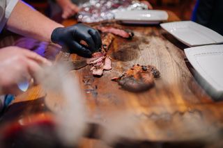 Tak smakuje Łotwa. Tych specjałów musisz spróbować podczas wizyty w Rydze