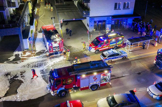 Kolejny pożar w Ząbkach. Wybuchł obok spalonego miesiąc wcześniej budynku!