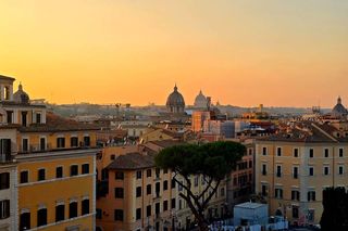 To miasto Siedmiu Wzgórz. Z lotniska w Rzeszowie dolecisz tam w niecałe trzy godziny