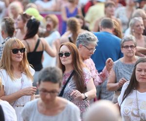 Potańcówka pod Teatrem Śląskim w Katowicach. Tłumy wręcz oszalały ZDJĘCIA