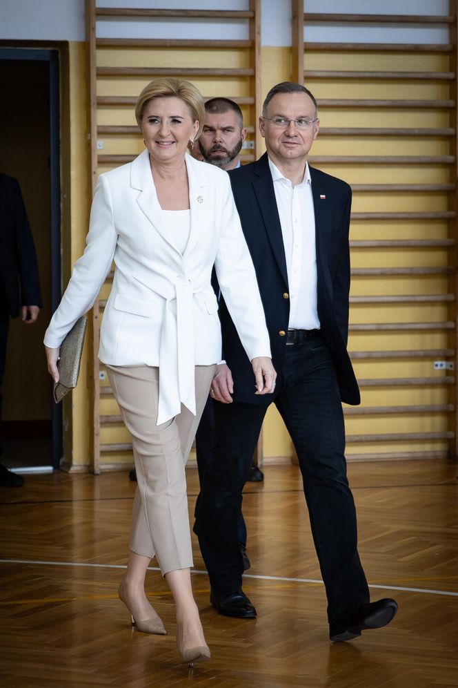 Co się stanie z kreacjami Agaty Dudy?