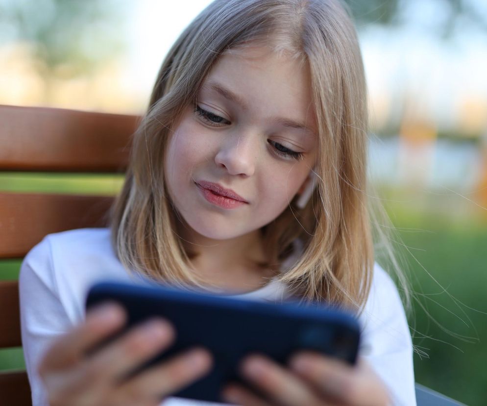 Kiedy dać dziecku smartfon? Najnowsze dane o pierwszoklasistach