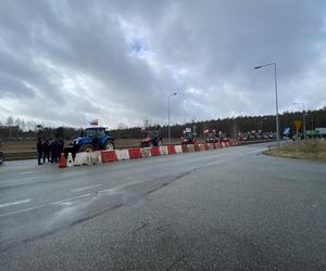 Protest rolników na węźle A2 Zgierz. Jak długo droga będzie zablokowana?