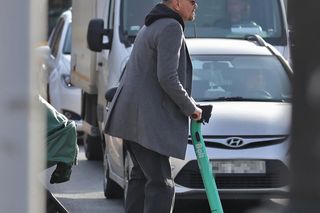 Krzysztof Ibisz z rodziną na spacerze