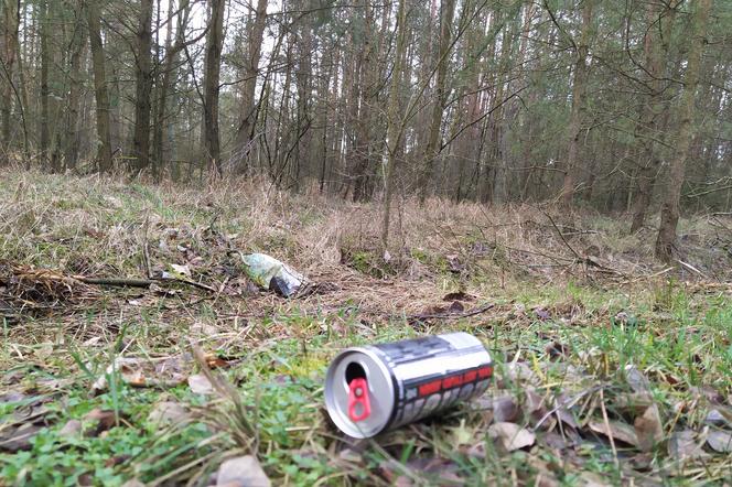 Gmina Przesmyki: nagrywają wyrzucających śmieci. Bat na śmiecących w lasach