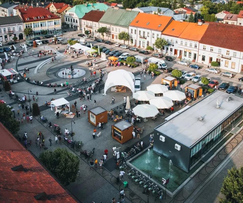 Który rynek w wojewódzkie łódzkim jest najładniejszy? Zapytaliśmy sztuczną inteligencję!