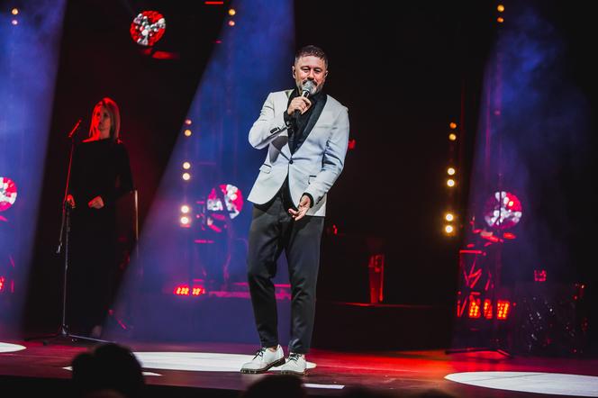 Andrzej Piaseczny wystąpił w Arenie Ostrów. Zobaczcie zdjęcia z pierwszego koncertu!