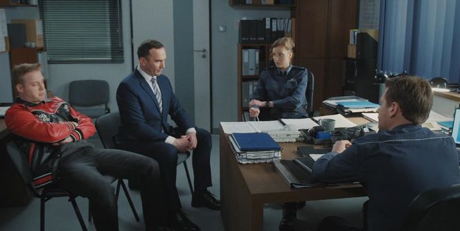 M jak miłość odc. 1878. Dominik Walat (Bartosz Surówka), prawnik, Natalka (Dominika Suchecka), Adam Karski (Patryk Szwichtenberg)