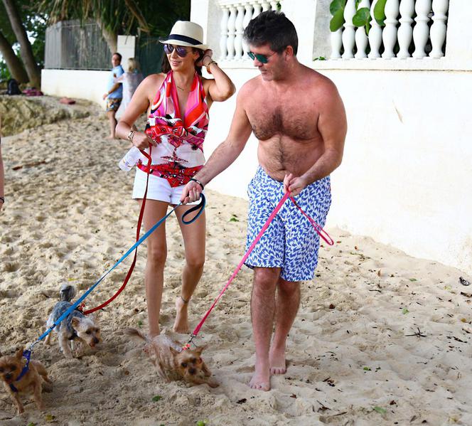 Simon Cowell z rodziną na plaży