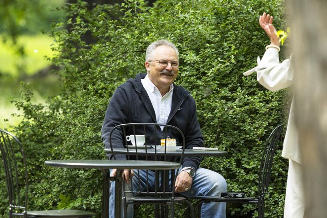 Marek Jakubiak. Pies pomaga mu w kampanii