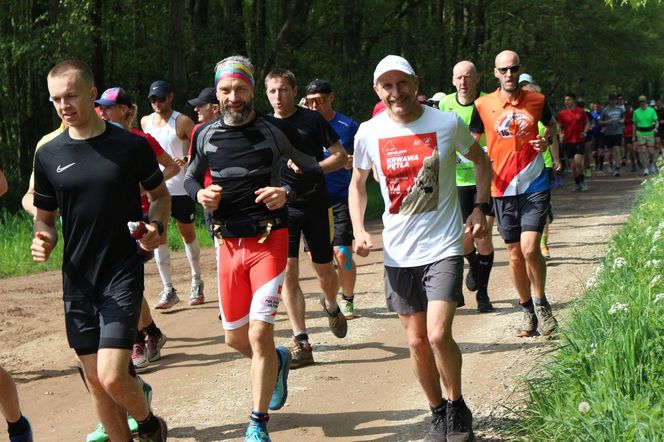 Łukasz Wróbel, policjant ultramaratończyk z Leszna pobił rekord świata w biegu Backyard Ultra! 