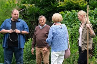 M jak miłość odc. 1689. Tadeusz (Bartłomiej Nowosielski), Jagoda (Katarzyna Kołeczek), Józef Modry (Stefan Friedmann), Kisielowa (Małgorzata Rożniatowska)