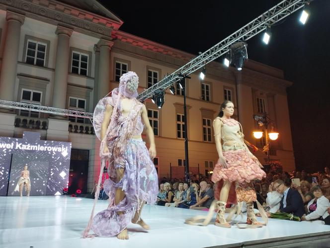 RADOM FASHION SHOW