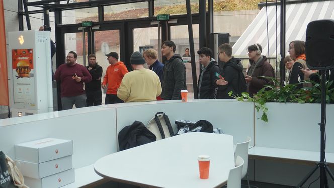 Tłumy na otwarciu Popeyes w Olsztynie. Rekordzista czekał w kolejce ponad 20 godzin