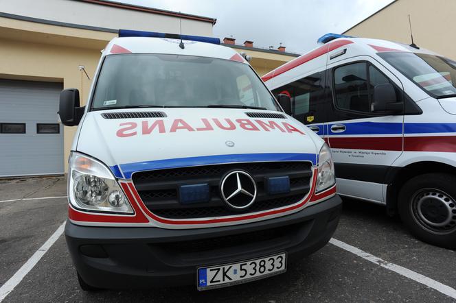 Zakażona koronawirusem 59-letnia pielęgniarka z Kozienic zmarła w czasie transportu. Prokuratura wszczęła śledztwo