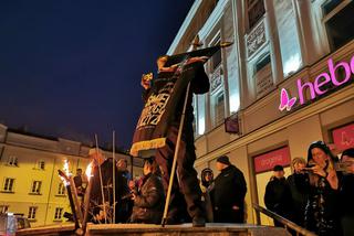 Trzech organizatorów antysemickiego marszu w Kaliszu doprowadzonych do prokuratury