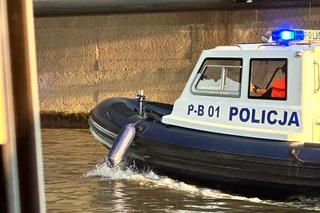 O krok od tragedii na Odrze we Wrocławiu. Kajakarze zderzyli się ze statkiem, jeden z nich wpadł do wody