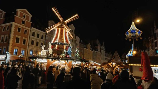 Tłumy na otwarciu Jarmarku Bożonarodzeniowego 2023 we Wrocławiu. Zobacz zdjęcia!