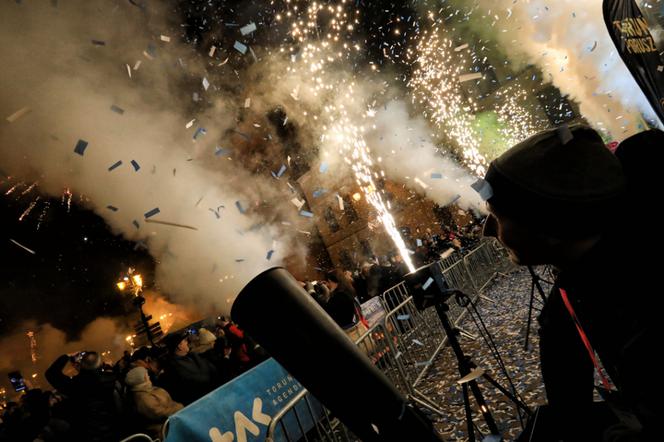 Toruń przywitał rok 2020! Popłynął deszcz konfetti!