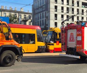  Zderzenie tramwajów w centrum Warszawy. 13 osób rannych, ruch tramwajowy wstrzymany