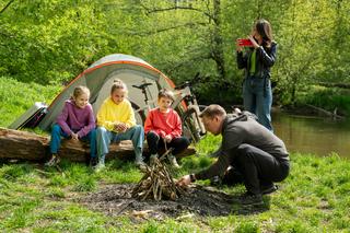 Barwy szczęścia, odc. 2696: Łukasz (Michał Rolnicki), Paulinka (Lena Jastrzębska), Weronika (Maria Świłpa), Maks (Mikołaj Wichowski) 