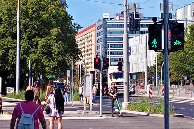 Nieprzyjazna sygnalizacja świetlna na placu Rodła