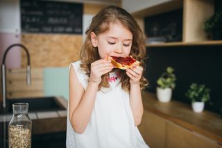 Jak brak śniadania wpływa na koncentrację i oceny dziecka w szkole?