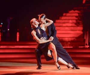 Maurycy Popiel w Tańcu z Gwiazdami. Partneruje mu Sara Janicka